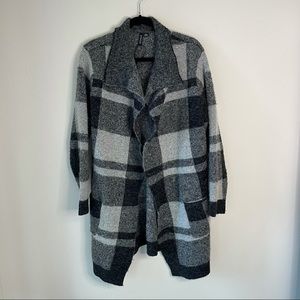 EUC•Cozy Gray Plaid Open Sweater